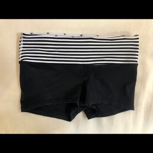 Lululemon size 6 mini spandex shorts